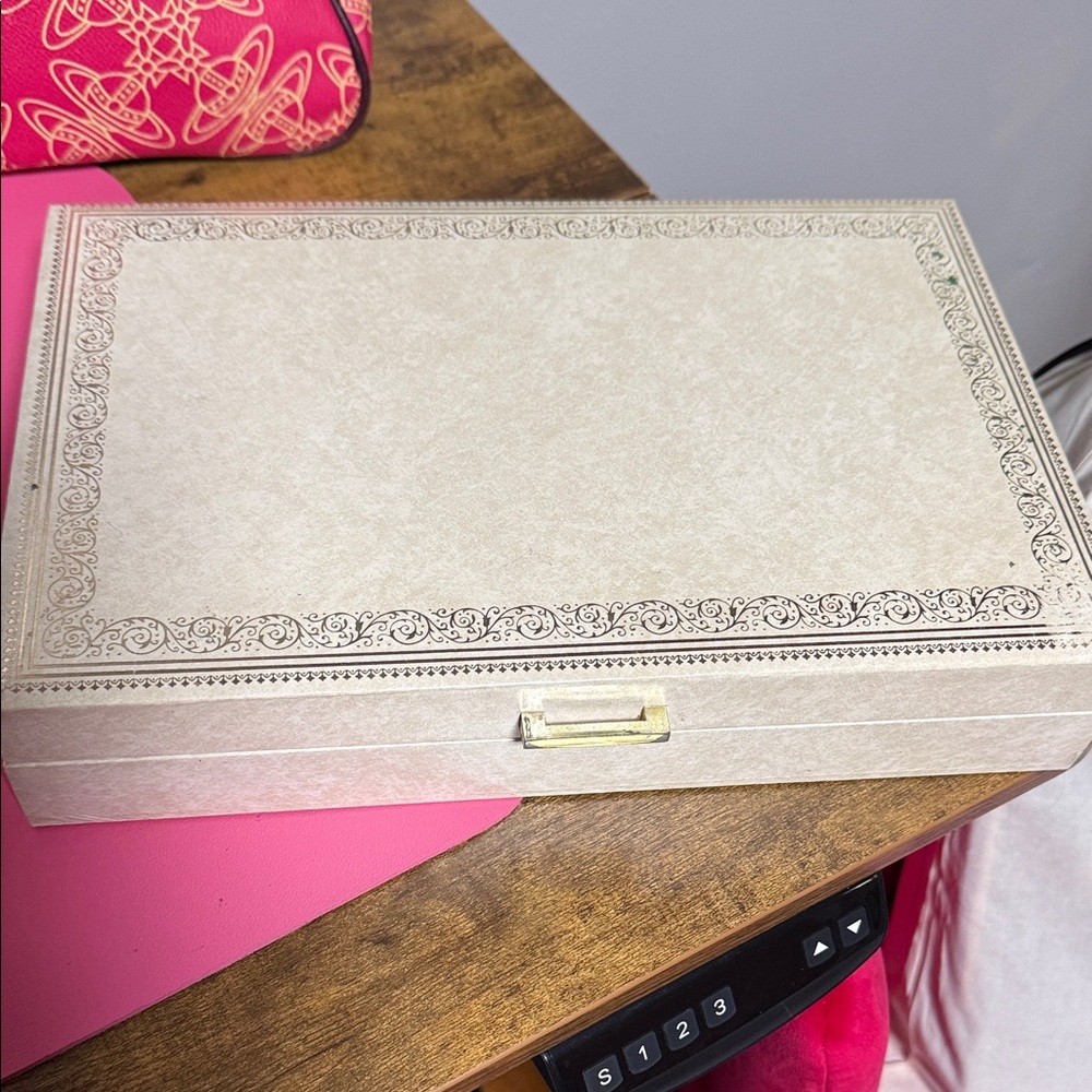 Vintage Cream Jewelry Box - Picture 1 of 5